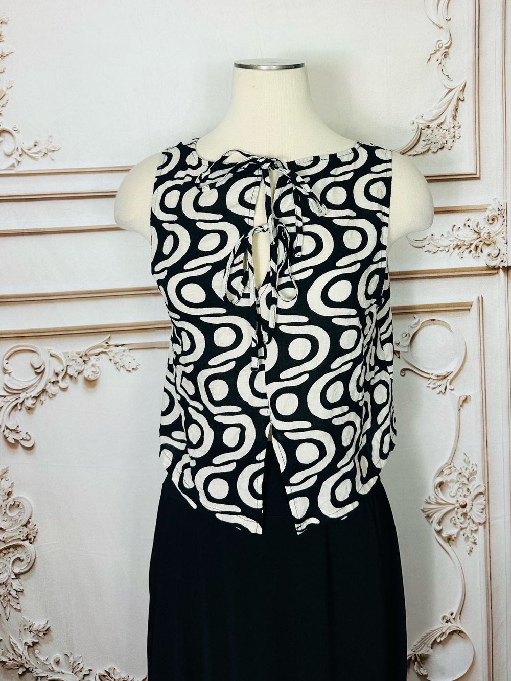 Blu Pepper Black & White Tie-Front Camisole - Picture 2 of 8